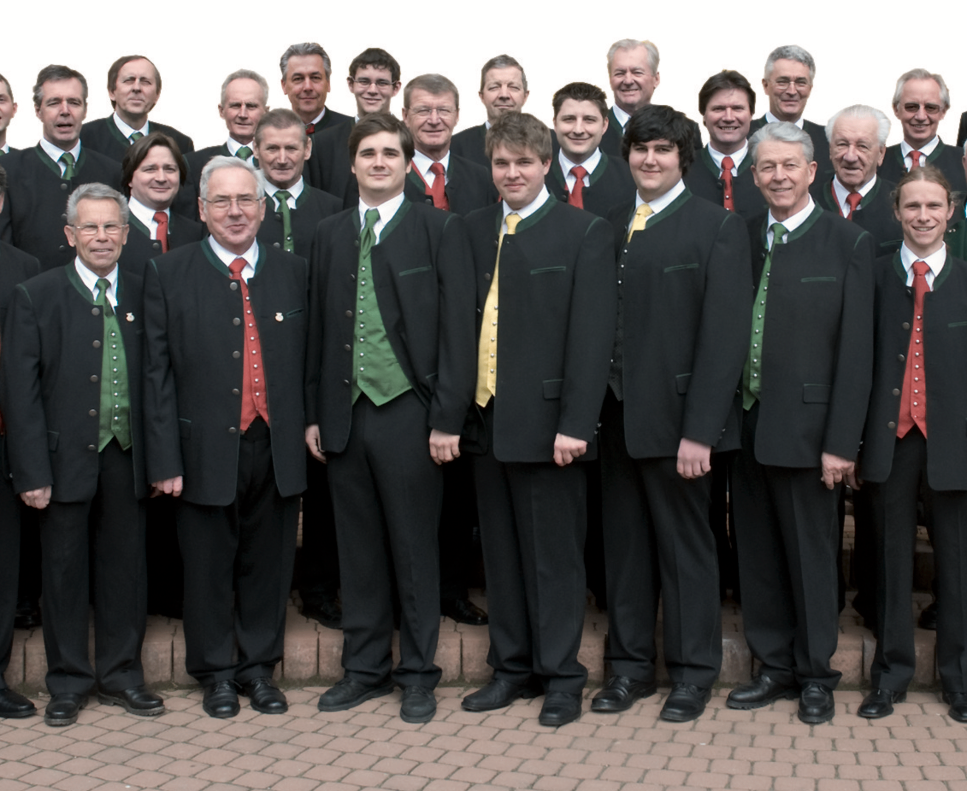 Group portrait of MGV Kirchberg an der Raab men's choir in traditional Styrian attire